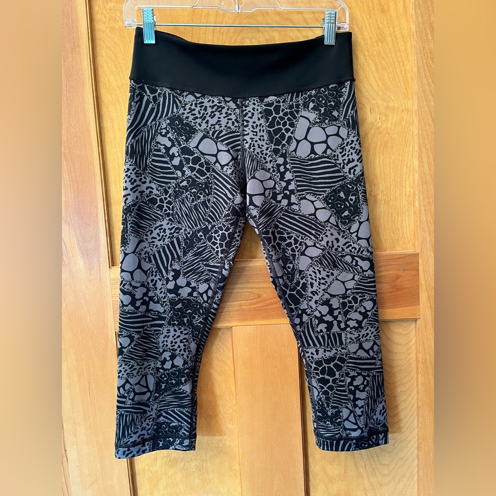 Zumba cropped leggings-animal print